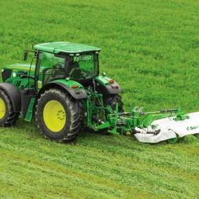 Ciągnik John Deere kosi trawę kosiarką dyskową zawieszaną Samasz typ KT 301 www.korbanek.pl