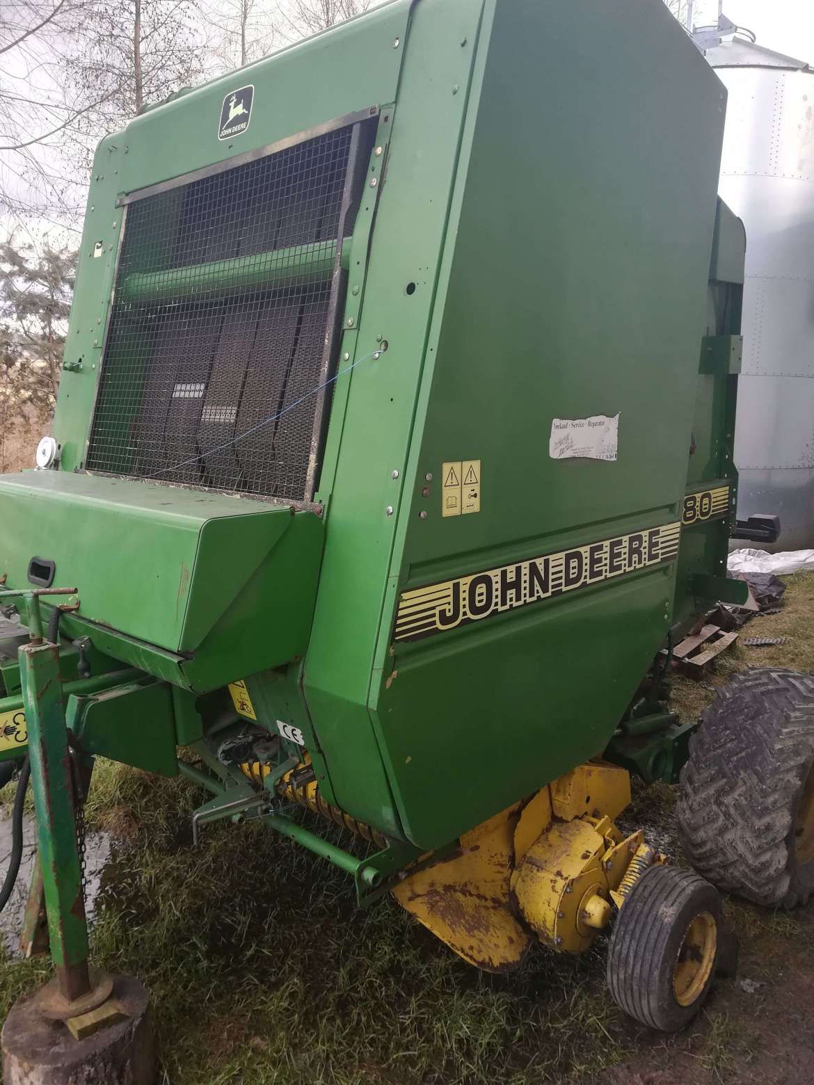 prasa rolująca zmiennokomorowa używna marki John deere model 580