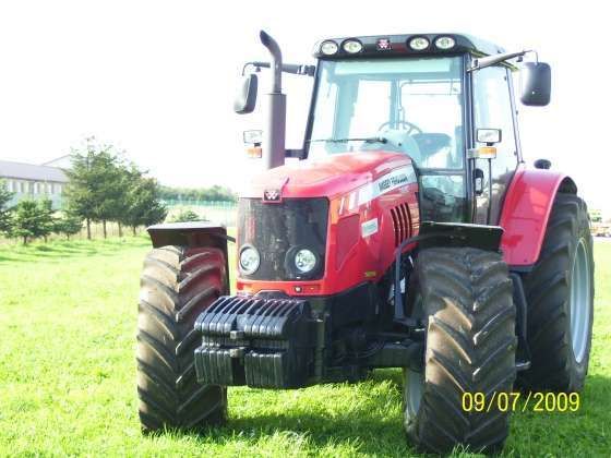 Ciągnik Massey Ferguson 7480 z przednim obciążnikiem
