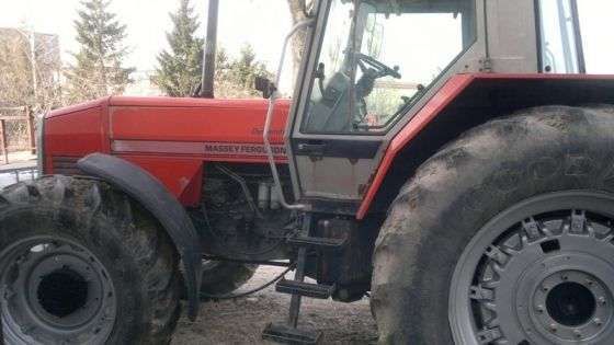 lewy bok ciągnika używanego Massey Fergyson 3690