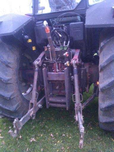 Zaczep tylny i układ montowania narzędzi ciągnika rolniczego MAssey Ferguson 8150