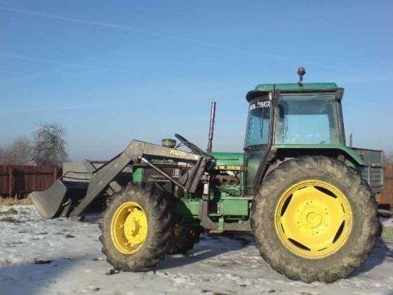John Deere 3050 z ładowaczem czołowym widok z boku korbanek.pl