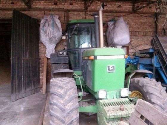 John Deere 4450 ujęcie z przodu od korbanek.pl