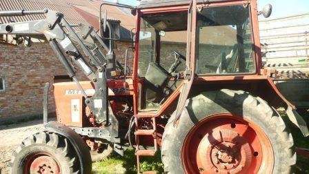 Ładowacz czołowy Agromasz zamontowany na ciągniku MTZ 82