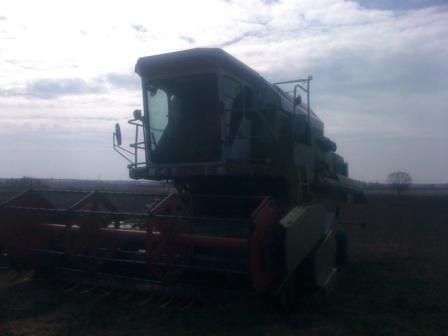 Używany Kombajn zbożowy CLAAS Dominator 76 rok 1982 widok z przodu