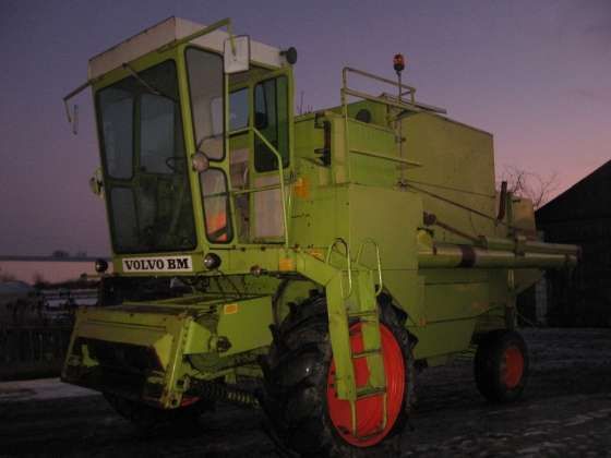 Używany Kombajn zbożowy CLaas Mercator 80 widok z lewej strony