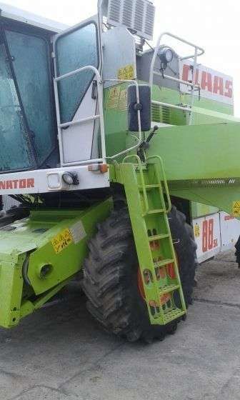 Używany Kombajn zbożowy Claas Dominator 88 widok z lewego boku