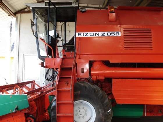garażowany używany kombajn zbożowy Bizon Rekord 1989 r w bardzo dobrym stanie technicznym