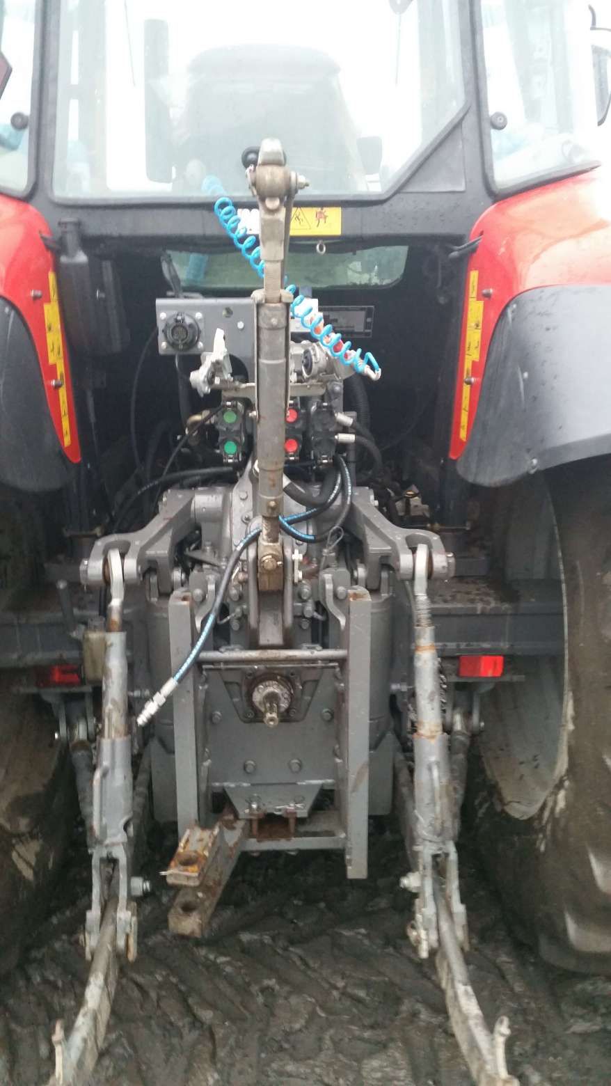 tylnu podnośnik MF 5465 używany 