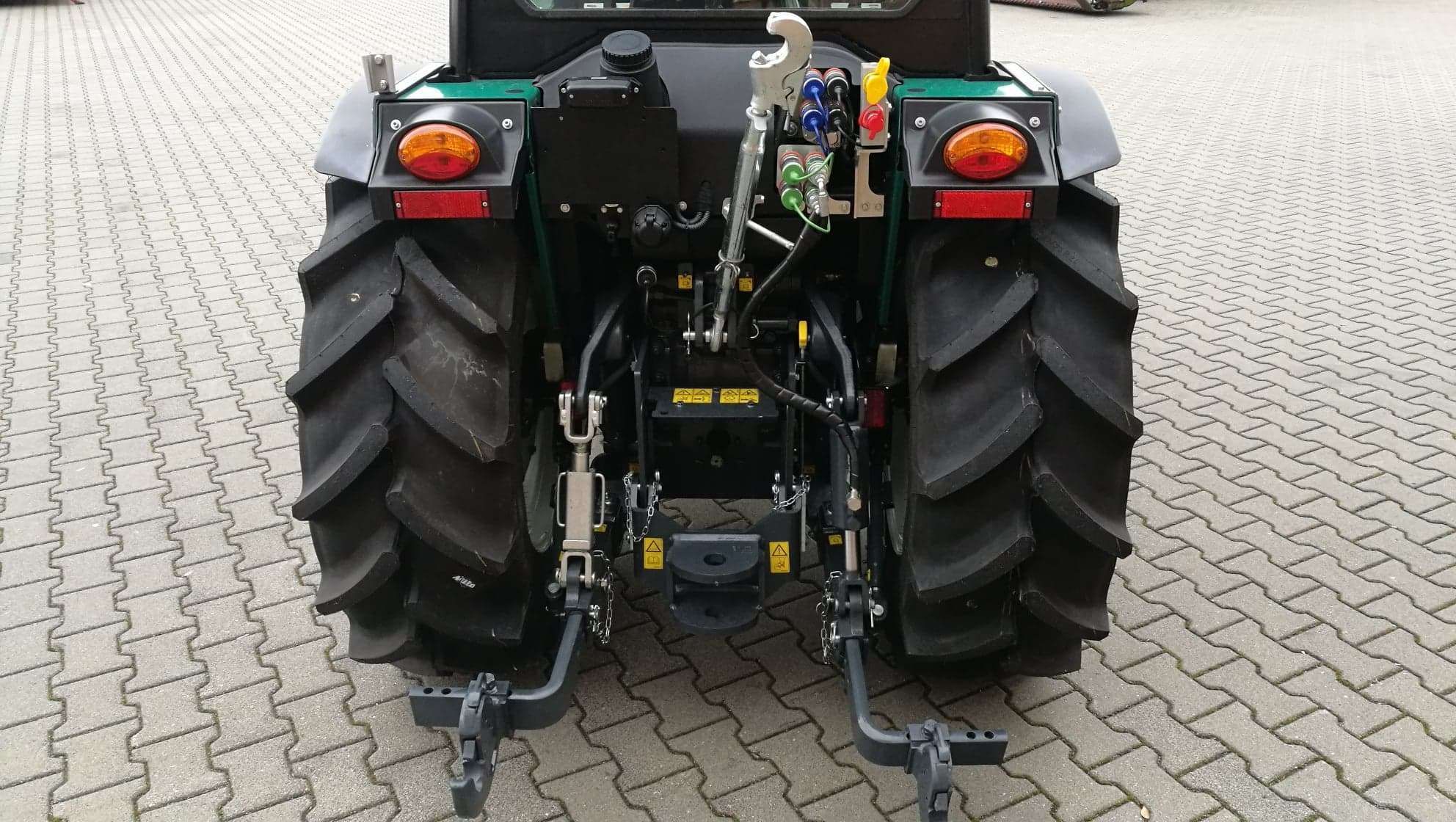 Tył z osprzętam na ciągniku arbos 4090AF