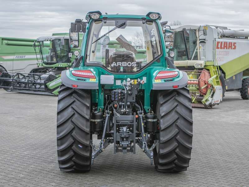 Tył traktora 5100 advanced arbos zaczepy i wyjścia hydrauliczne