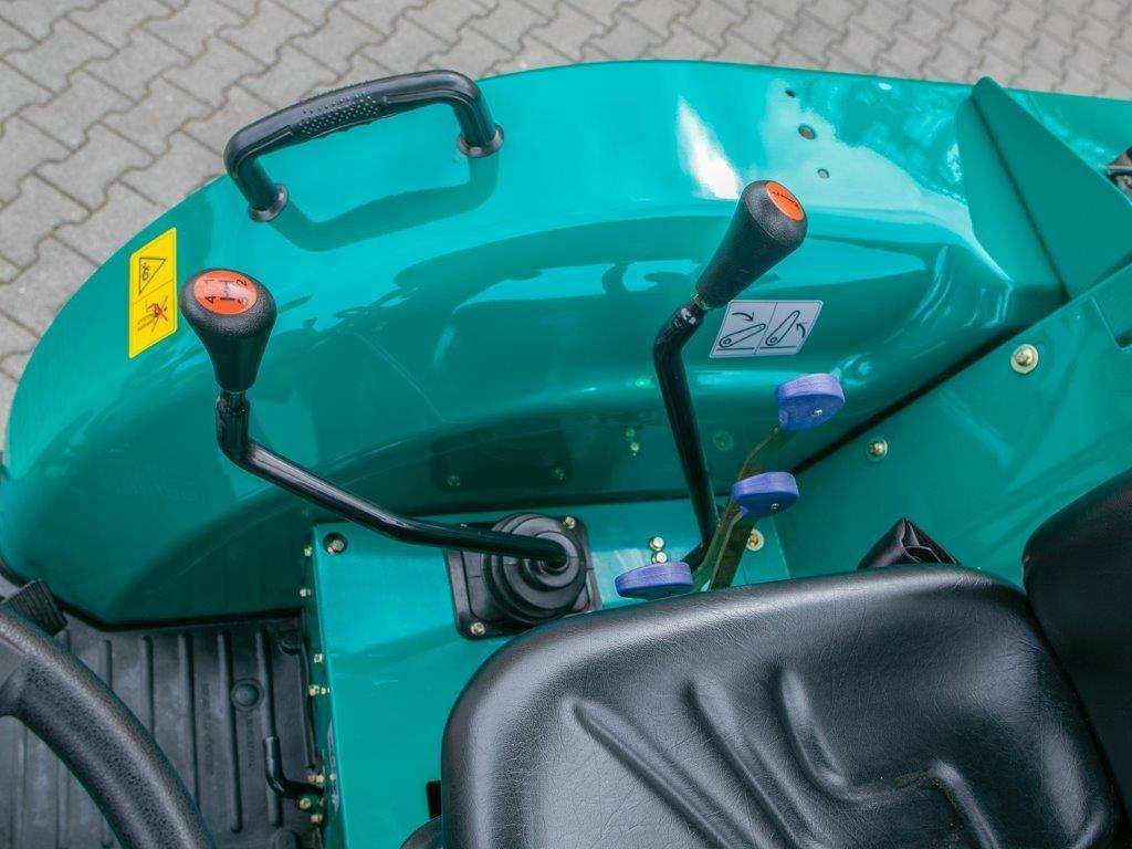 Dźwignie zmiany biegów, podnośnika oraz układu hydraulicznego