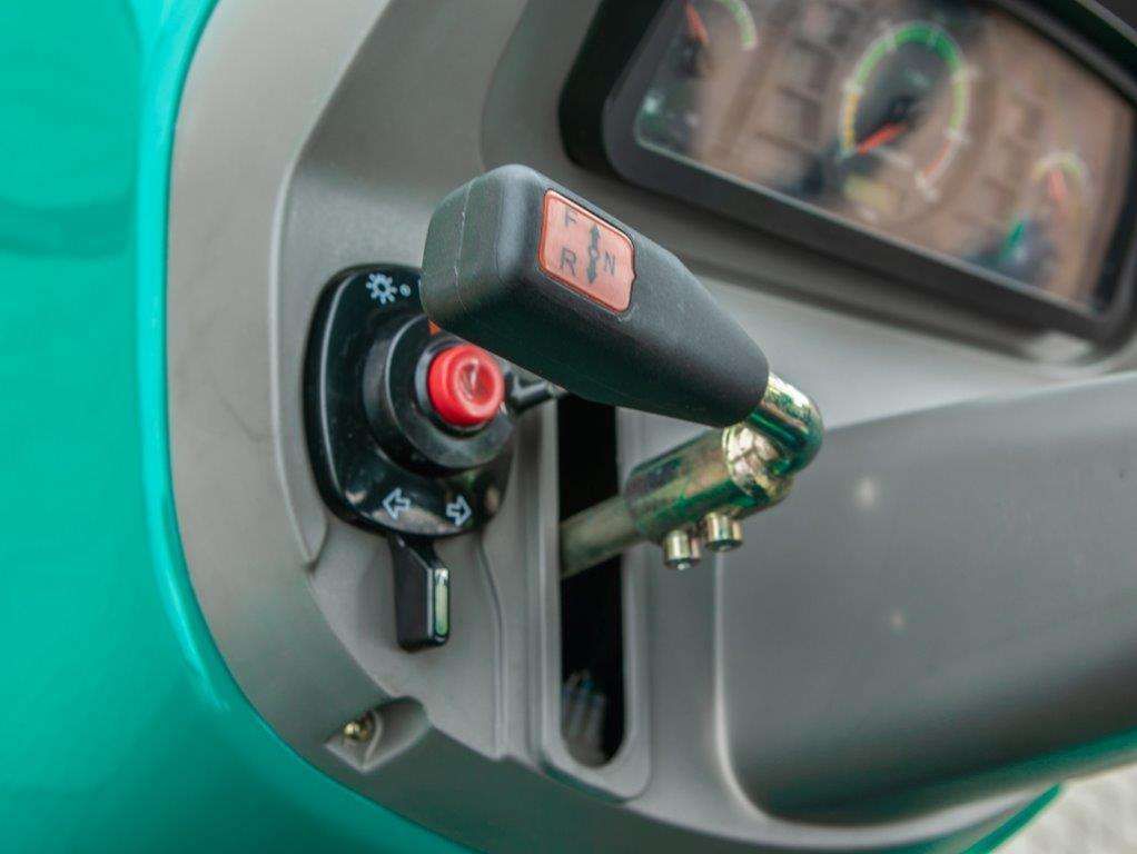 Dźwignia rewersu mechanicznego przy kierownicy