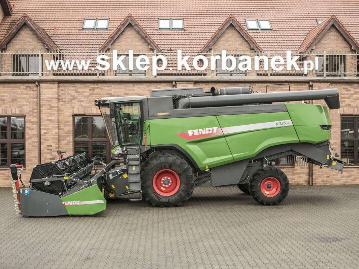 Zielony Fendt 6335 używany kombajn do zbioru zbóż 