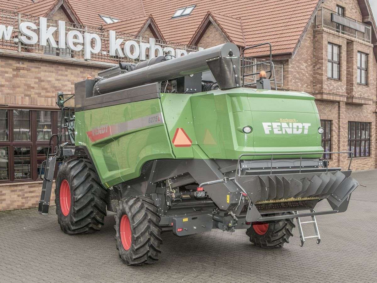 Tył używanego kombajn do zbioru zbóż marki Fendt seria 6275 C