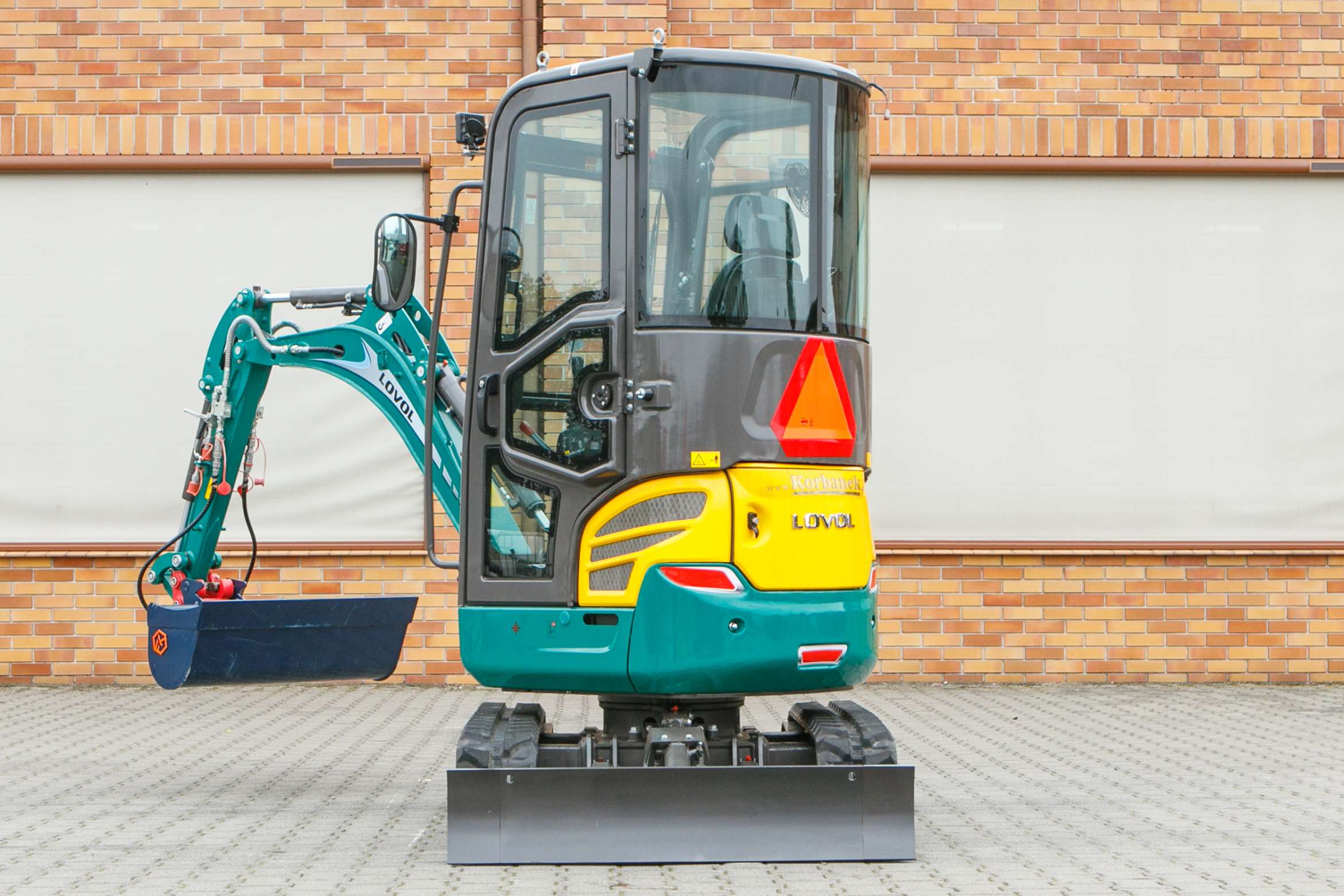 Mini koparka Lovol Korbanek, Nachi, Eaton, Yanmar kabina ukos tył