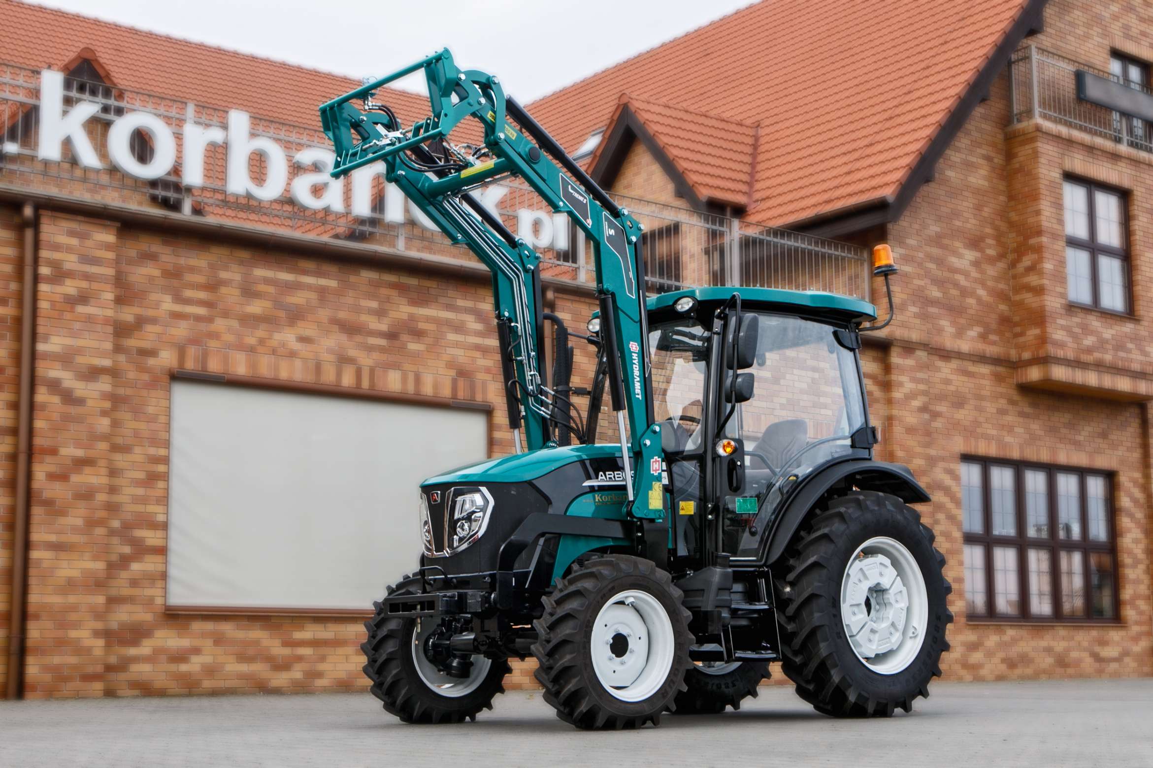 Ciągnik uniwersalny Arbos 3075 w niskiej cenie