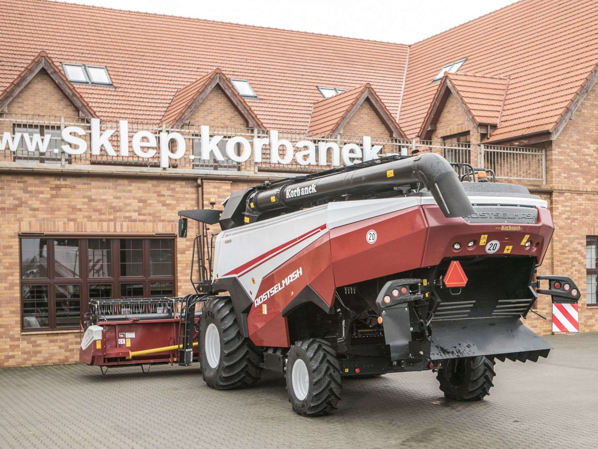 Kombajn zbożowy RSM 161 ujęcie z tyłu