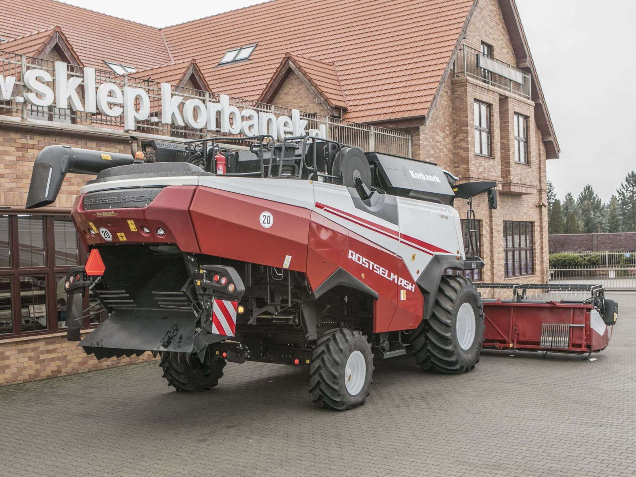 Rostselmash RSM 161 widok od strony zbiorniku paliwa