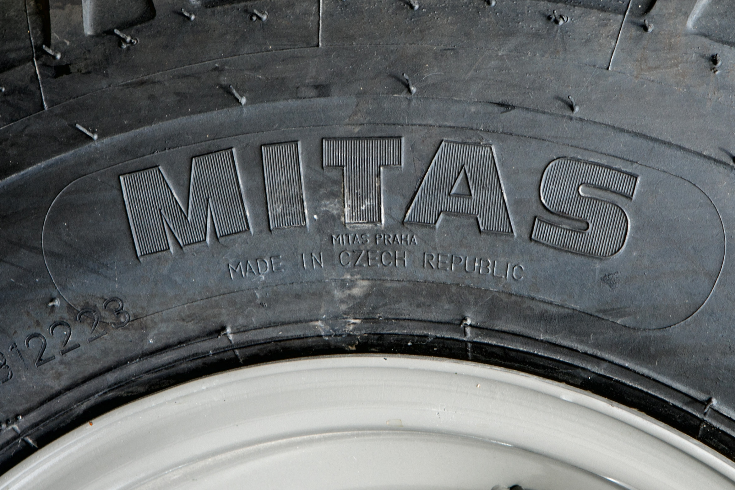 Ładowarka przegubowa Atlas Weycor AR400 koło opona MITAS