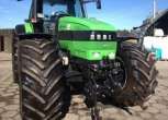 Używany ciągnik Deutz-Fahr Agrotron L 720 rok produkcji 2010 zdjęcie z przodu na utwardzonym placu