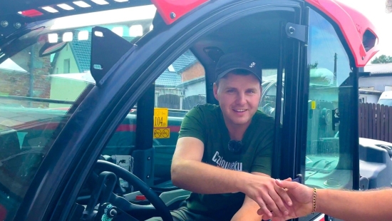 Jockerfarm wybił szybę w ładowarce