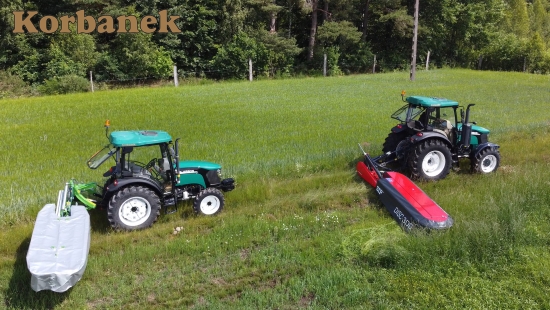 Dwa ciągniki Arbos z kosiarkami SIP i Talex podczas sianokosów
