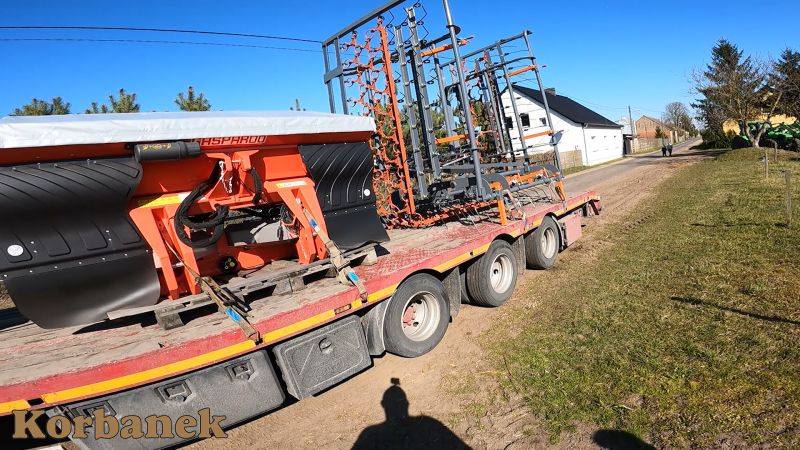 Rozsiewacz Maschio Gaspardo Primo to Prosta konstrukcja, wysoka jakość materiałów i dbałość o detale sprawiają, że maszyny te są niezwykle wydajne.