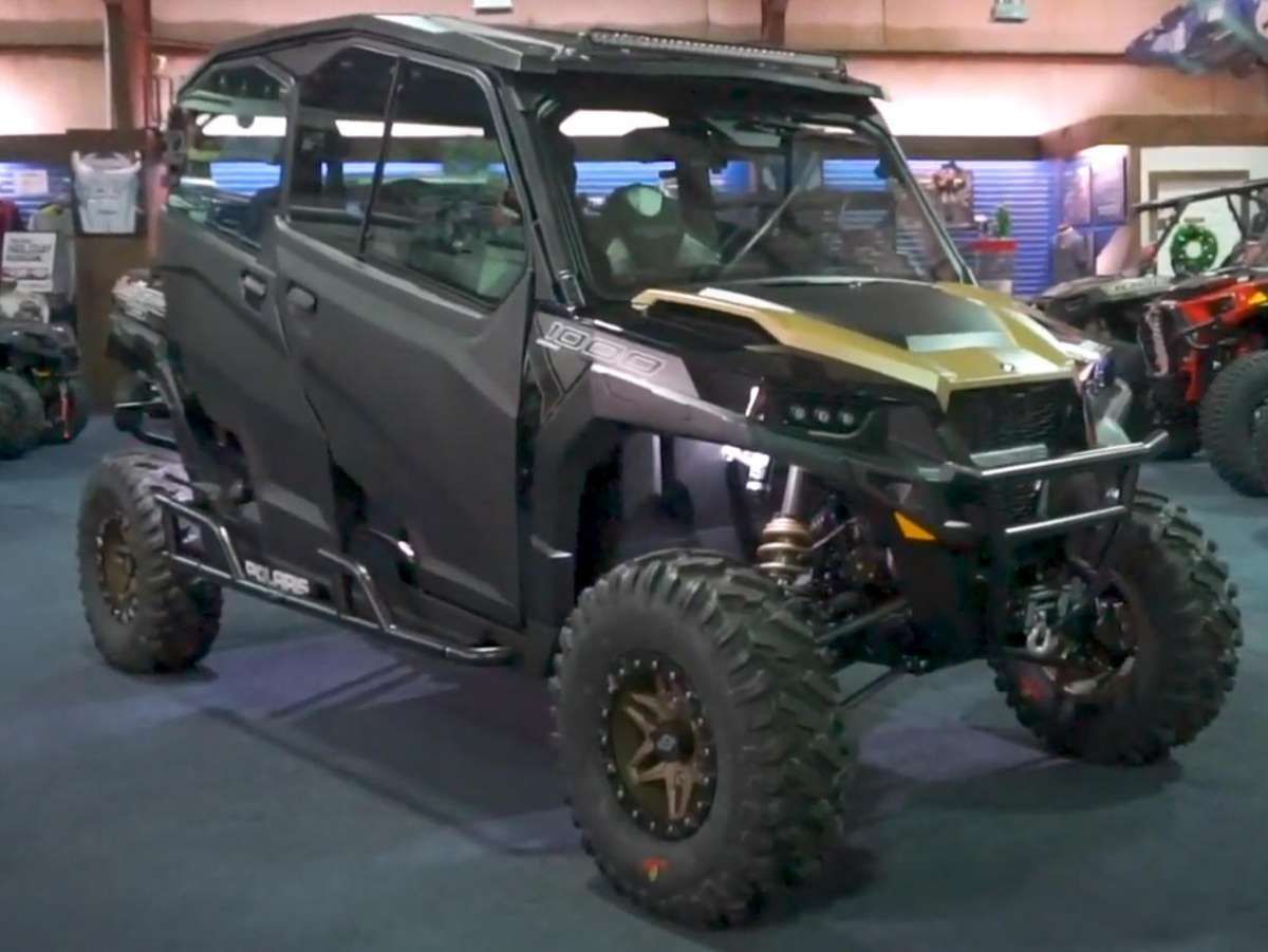 Quad Polaris GENERAL 1000 w terenie