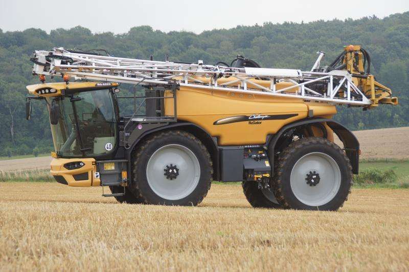 Opryskiwacz samojezdny Rogator ze złożona belką