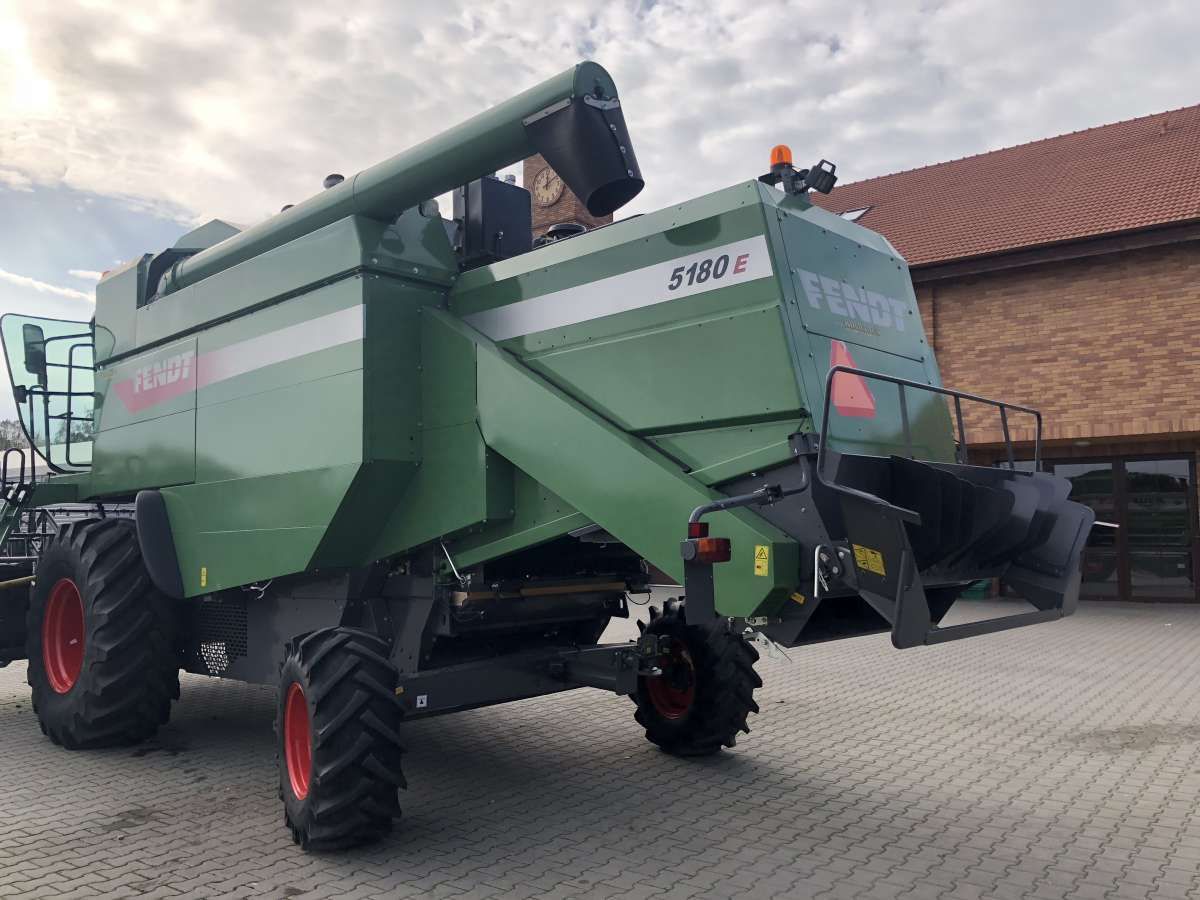 Tył komabjnu Fendt 5180E Fendt 5180E widok z tyłu