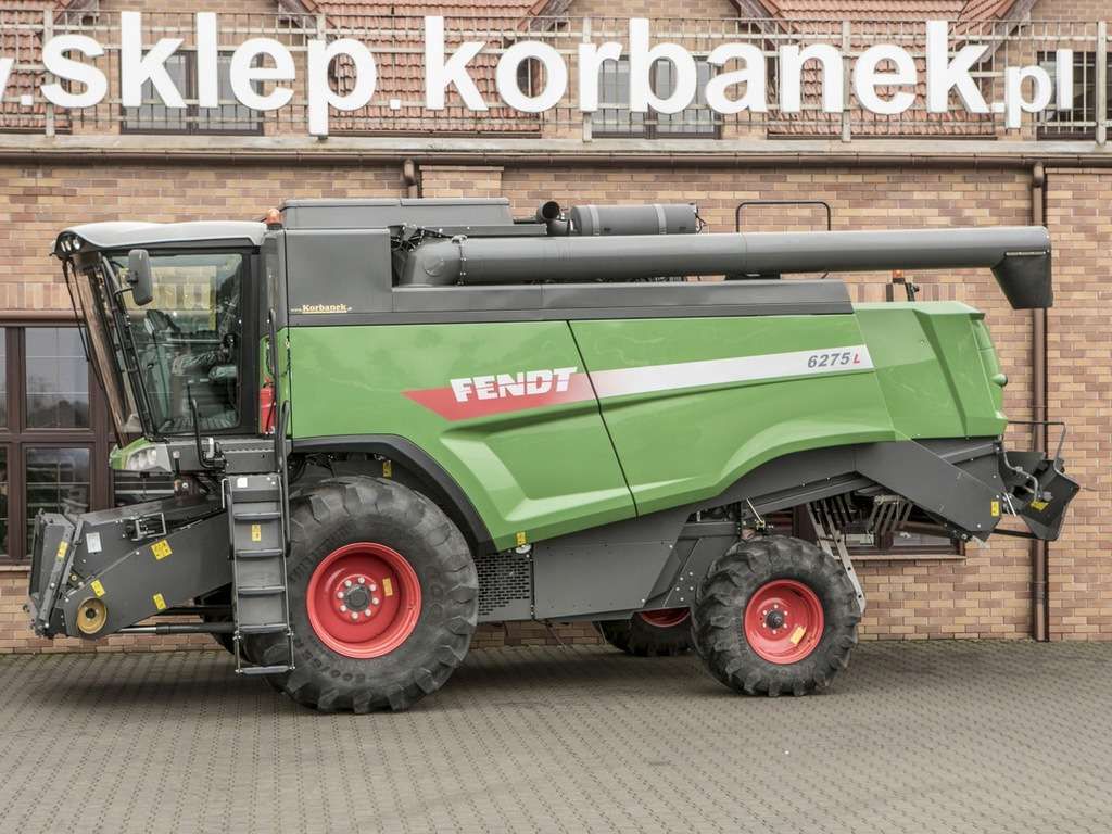 Bok kombajnu Fendt 6275L Fendt 6275L widok z boku