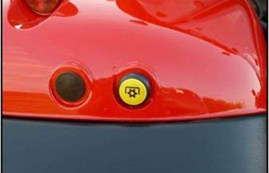 Załączanie wałka WOM Massey Ferguson Załączanie wałka WOM na tylnym błotniku Massey Ferguson