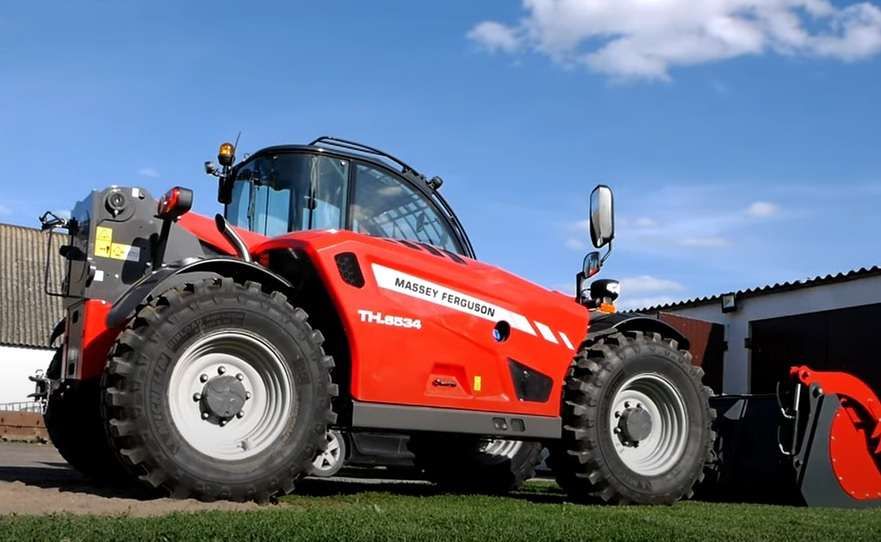 MF TH6534 z łyżko krokodylem MF TH 6534 widok z boku