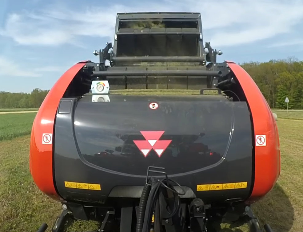 Prasa Massey Ferguson 716v otwarta komora od przodu Prasa Massey Ferguson 716v otwarta komora