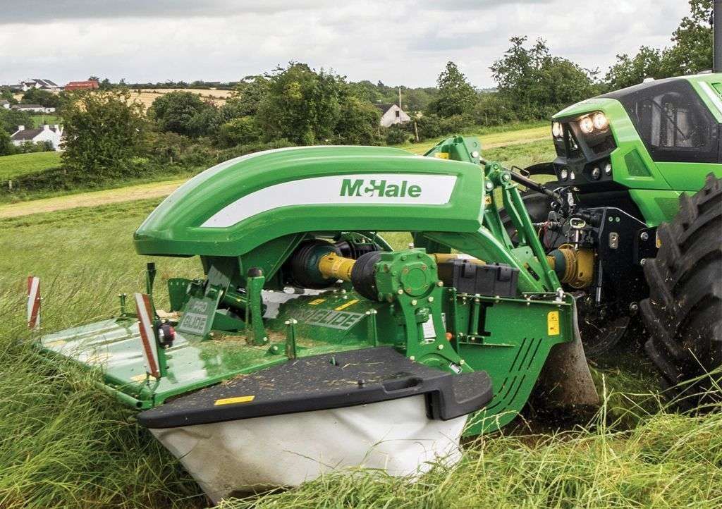Zintegrowane zawieszenie McHale F3100 Kosiarka McHale F3100 w pracy
