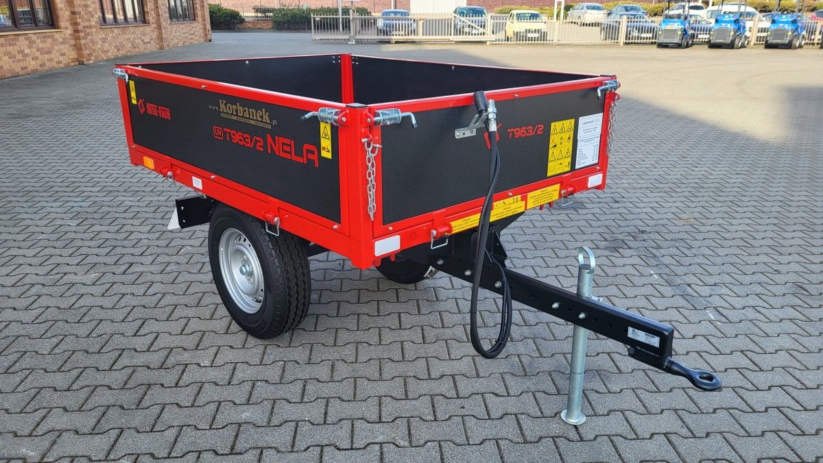 Czerwona przyczepa rolnicza Metal-Fach typ T963/2