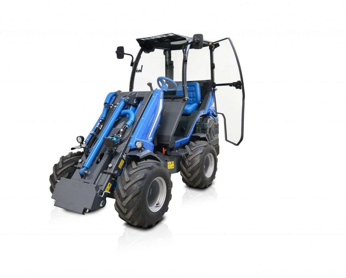 Multione 8.4sd miniładowarka Multione seria 8.4 SD multizłącze kabina