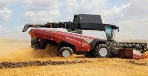 Podajnik pochyły w kombajnie Rostselmash Vector 425