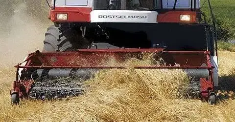 podbieracz pokosu w kombajnie Rostselmash Vector 425 podbieracz pokosu do omłotu podsuszonego materiału w kombajnie Rostselmash Vector 425