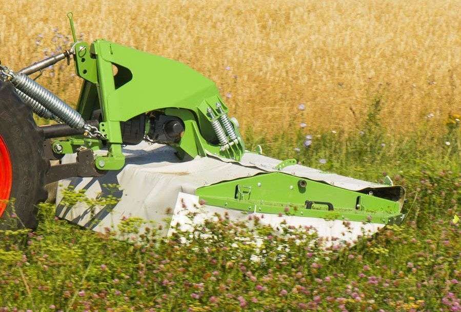 Czołowa kosiarka dyskowa Samasz XT-F 302 Kosiarka czołowa dyskowa XT-F firmy Samasz jest bardzo prosta w obsłudze i nie wymaga żadnej hydrauliki. z ciągnika