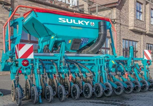 Siewnik zbożowy XEOS PRO 4,0 m Siewnik zbożowy XEOS PRO 4,0 m