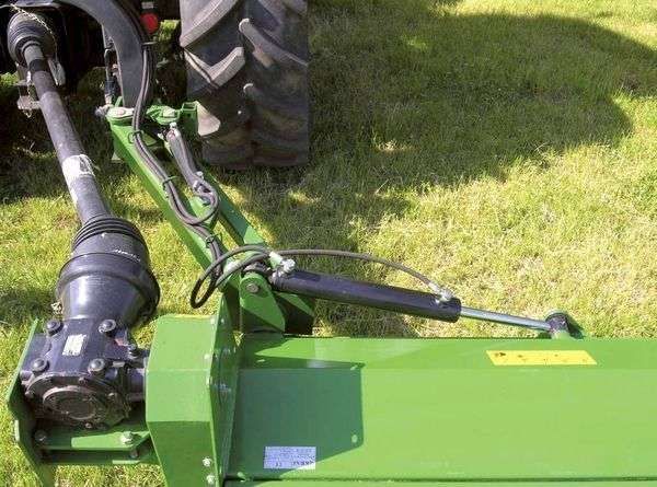Kosiarka Kornik Flex zawieszona na ciągniku