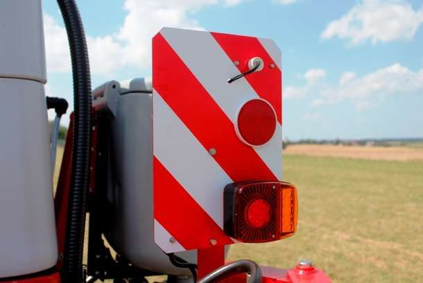 Wyposażenie opcjonalne do opryskiwacza Unia EKO oświetlenie drogowe Wyposażenie opcjonalne do opryskiwacza Unia EKO oświetlenie