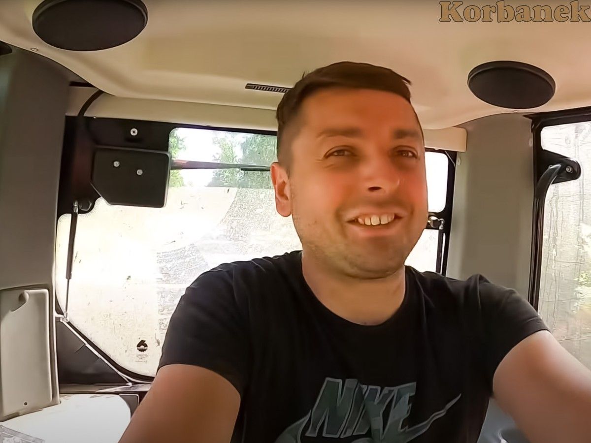 Kazik filmujący swoją pracę